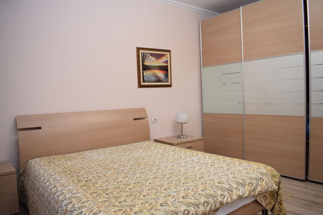 Appartamento in affitto con tre camere a Tirana