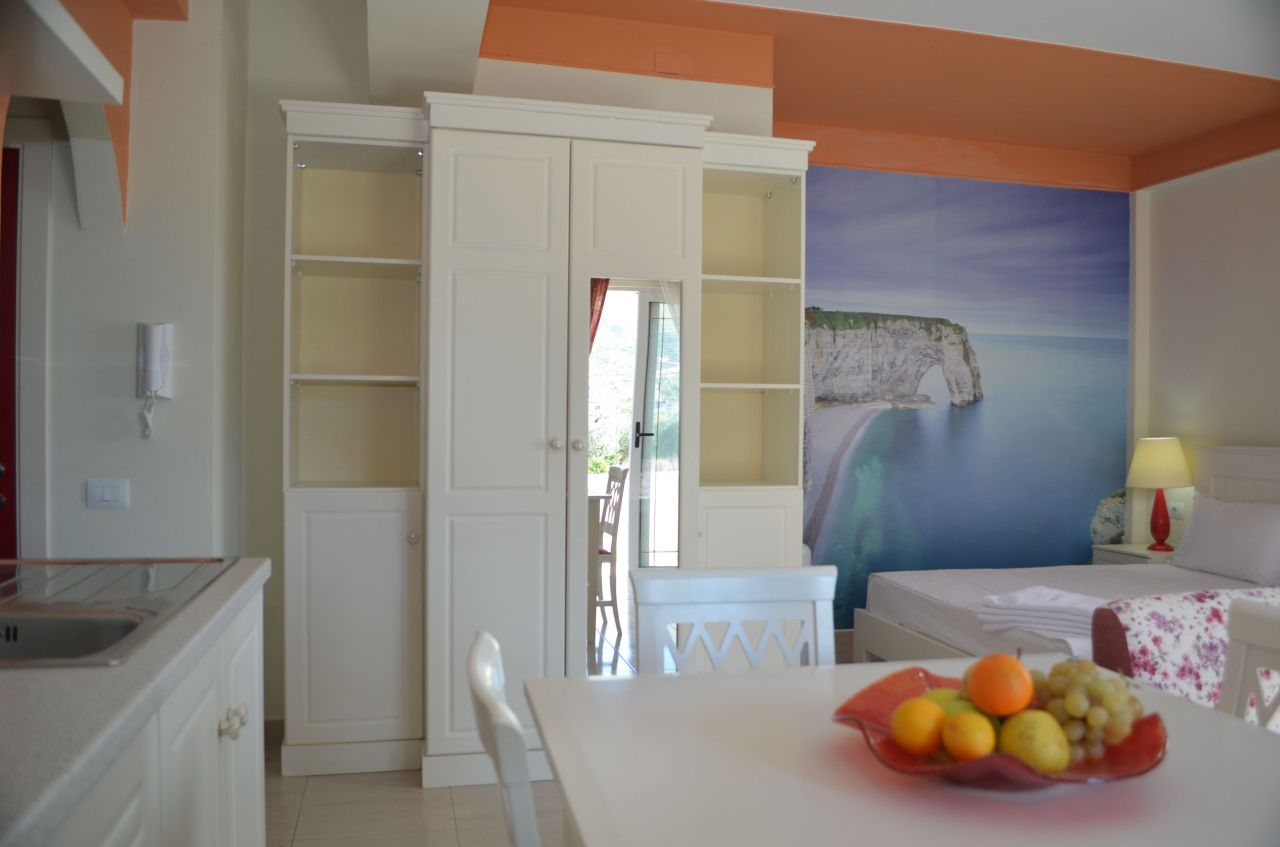 Villa di Vacanze con appartamenti in affitto e  con Piscina a Borsh, Saranda, Albania