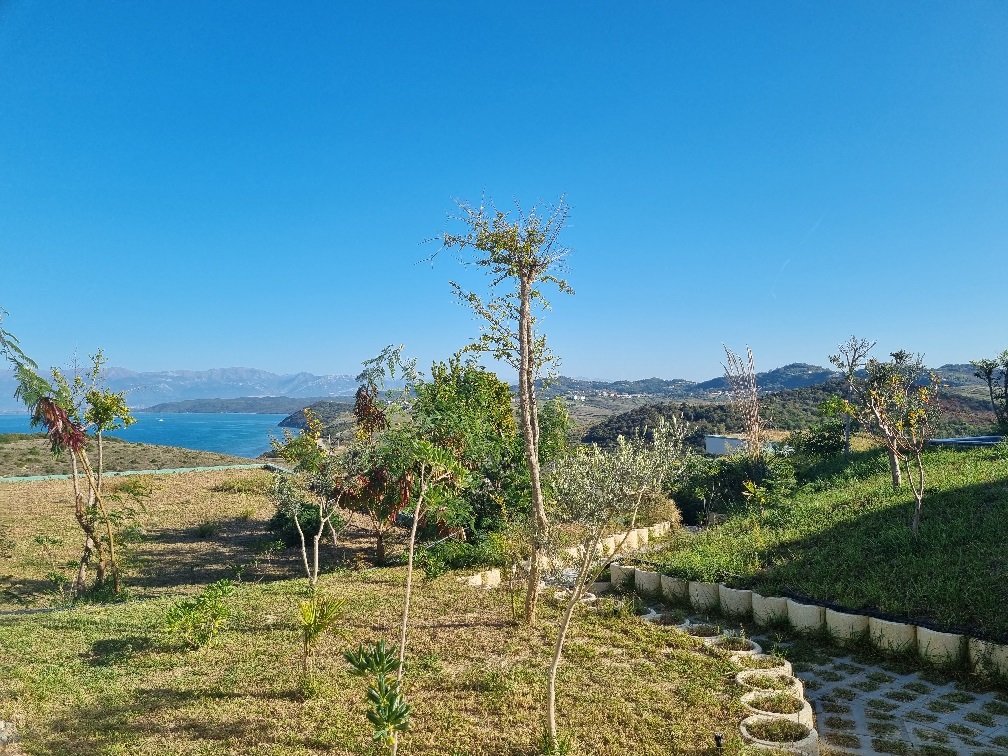 Квартиры на продажу на мысе Родон в Албании с природным окружением