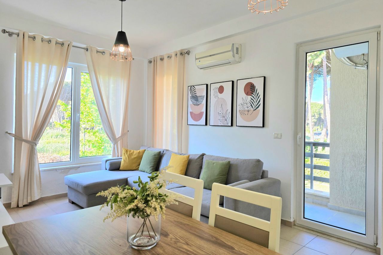 21 Lura 2 Resort, Gjiri i Lalzit, Durres 2001