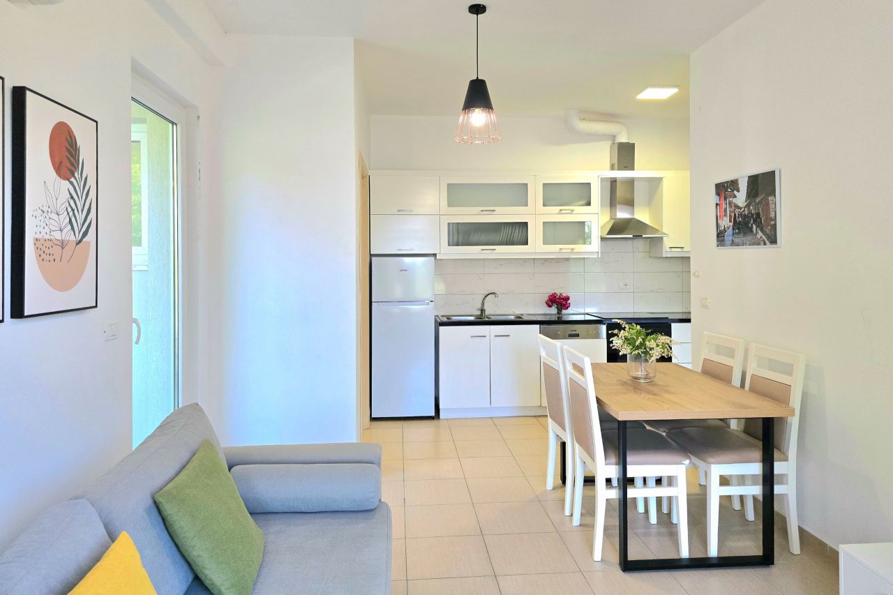 21 Lura 2 Resort, Gjiri i Lalzit, Durres 2001