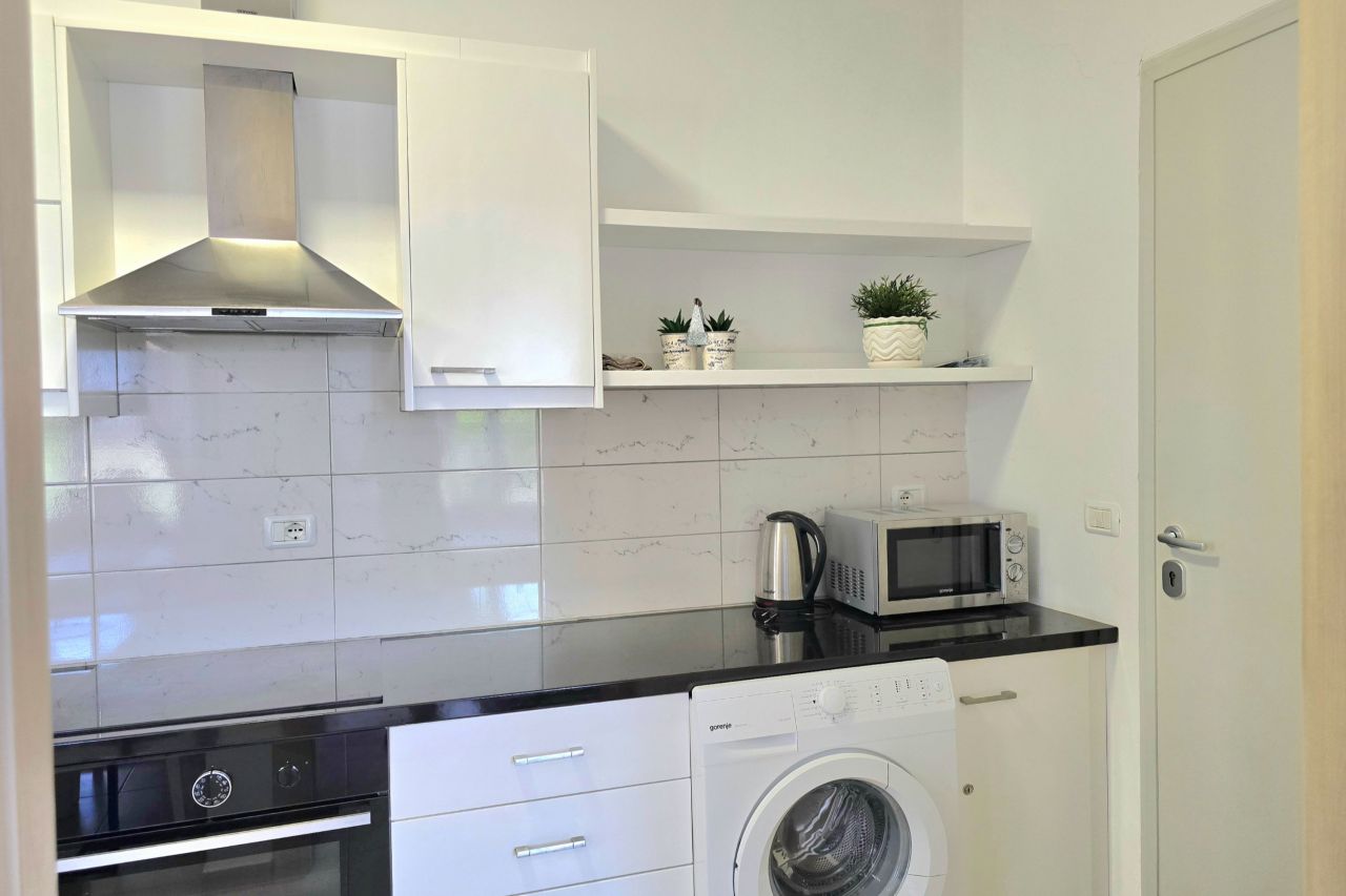 21 Lura 2 Resort, Gjiri i Lalzit, Durres 2001