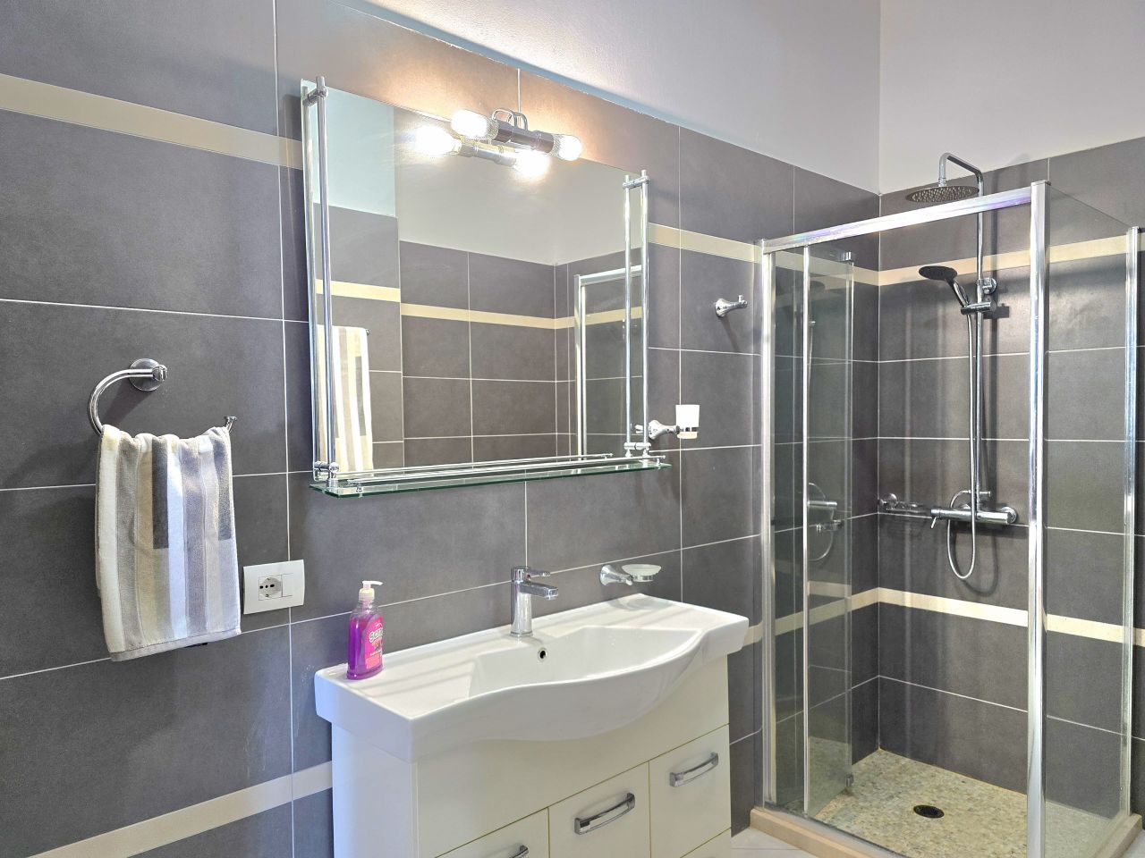 Ferienwohnung Mit Meerblick in Lalzit Bay, Durres