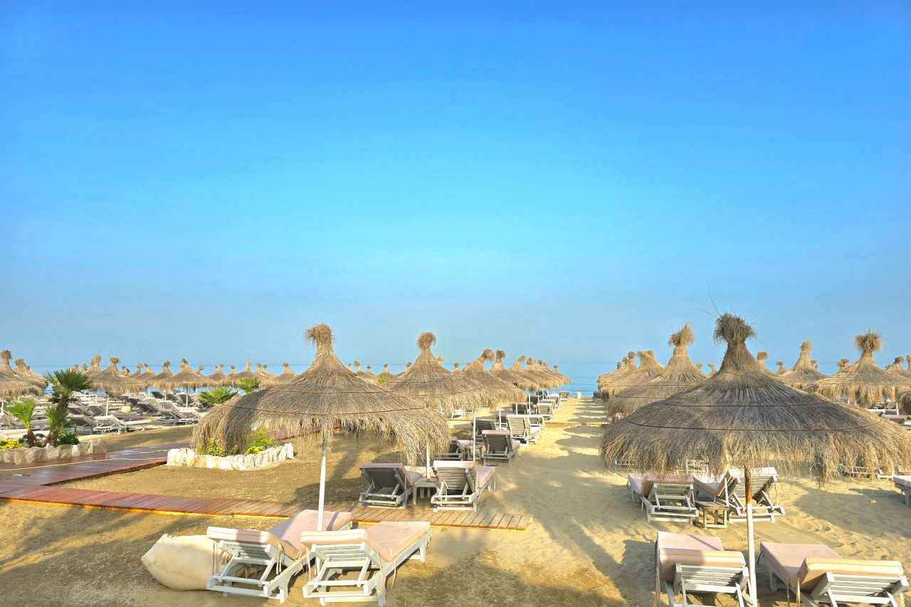 21 Lalzit Bay, 2015, Durres, Albania 