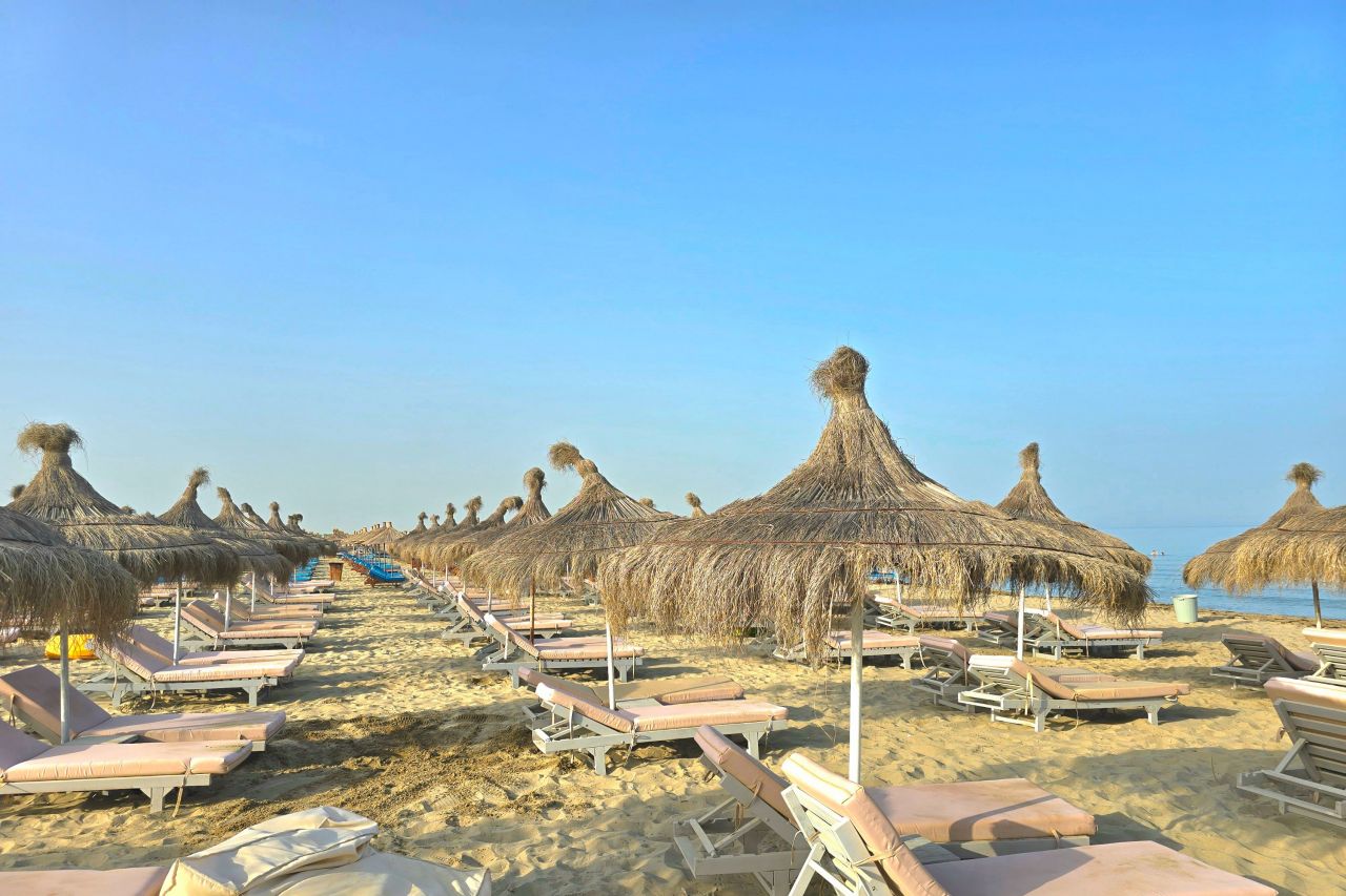 21 Lalzit Bay, 2015, Durres, Albania 