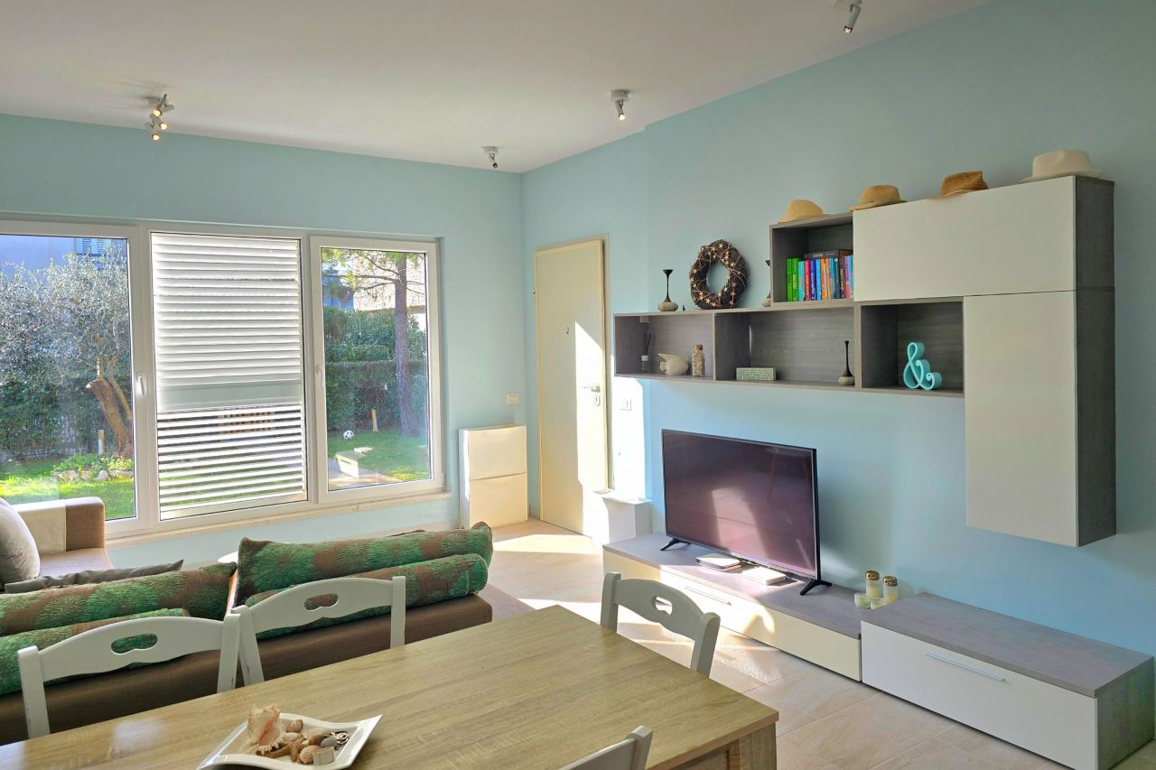 21 Lalzit Bay, Durres 2015