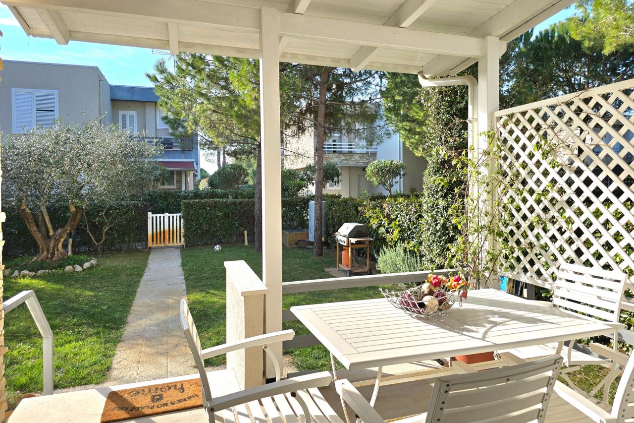 21 Lalzit Bay, Durres 2015