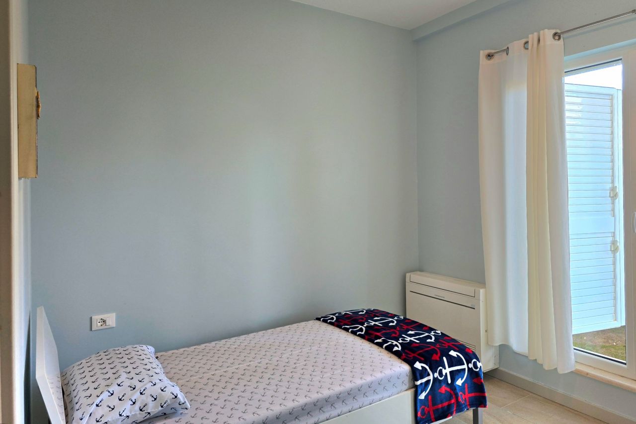 21 Lalzit Bay, Durres 2015