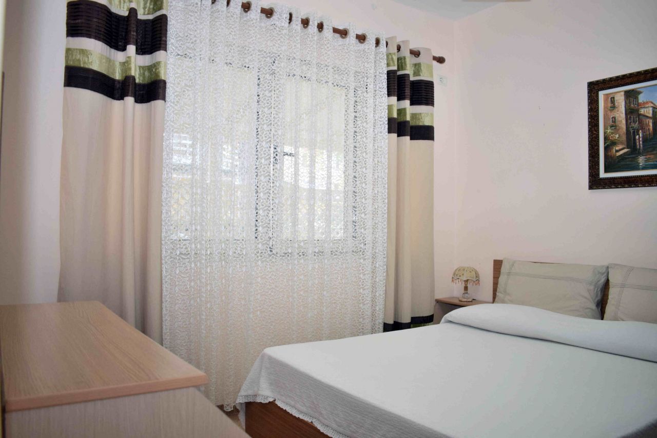 Apartament with 2 Bedrooms and Garden  for Rent in Gjiri Lalzit