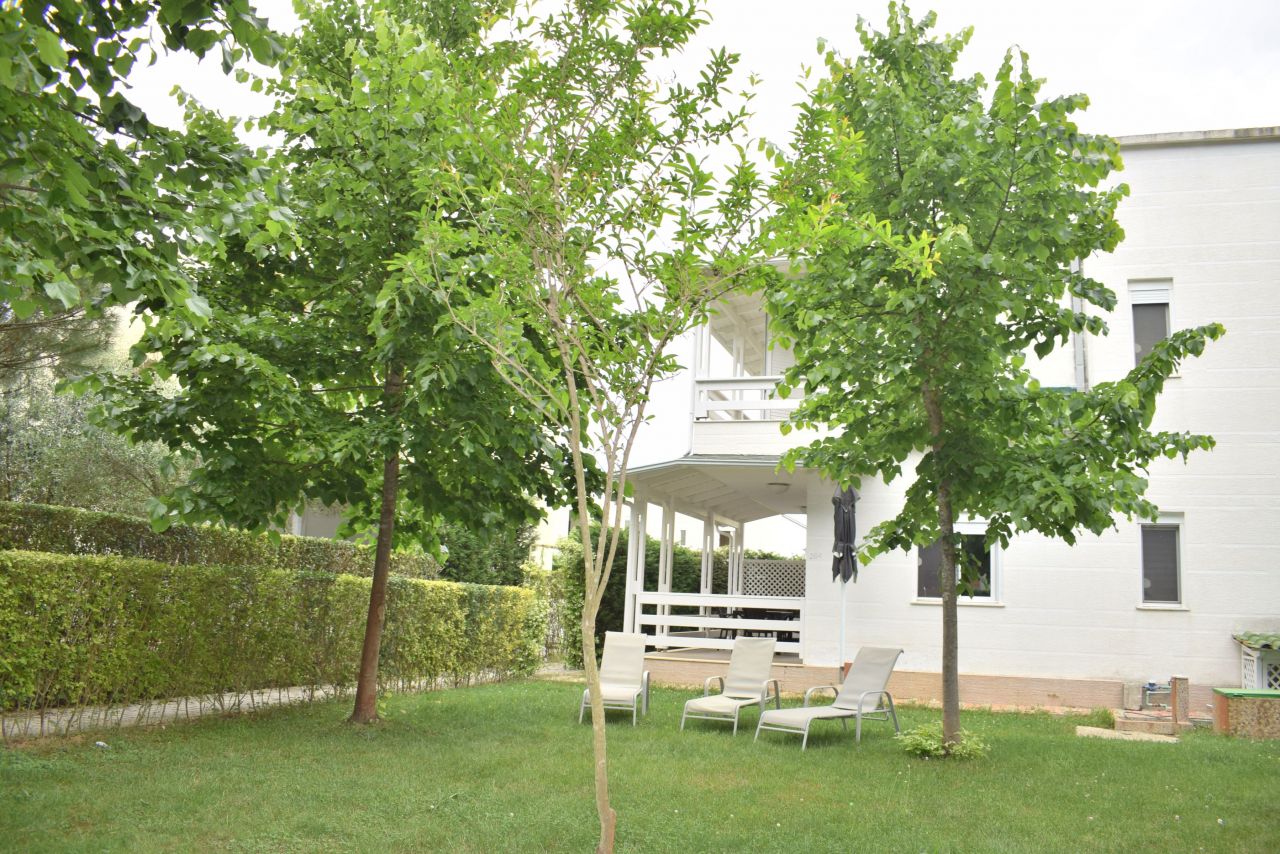 Villa med hage Ferieutleie Gjiri Lalzit Durres