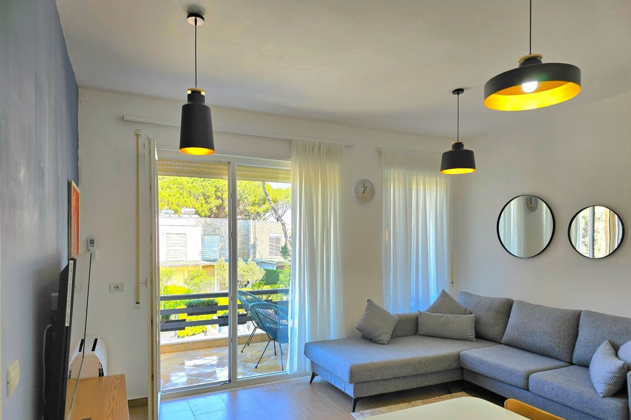 Kiadó Apartman A Lura 3 Resort Lalzit Bay Albániában, Két Hálószobával és Erkéllyel, Nagyszerű Kilátással