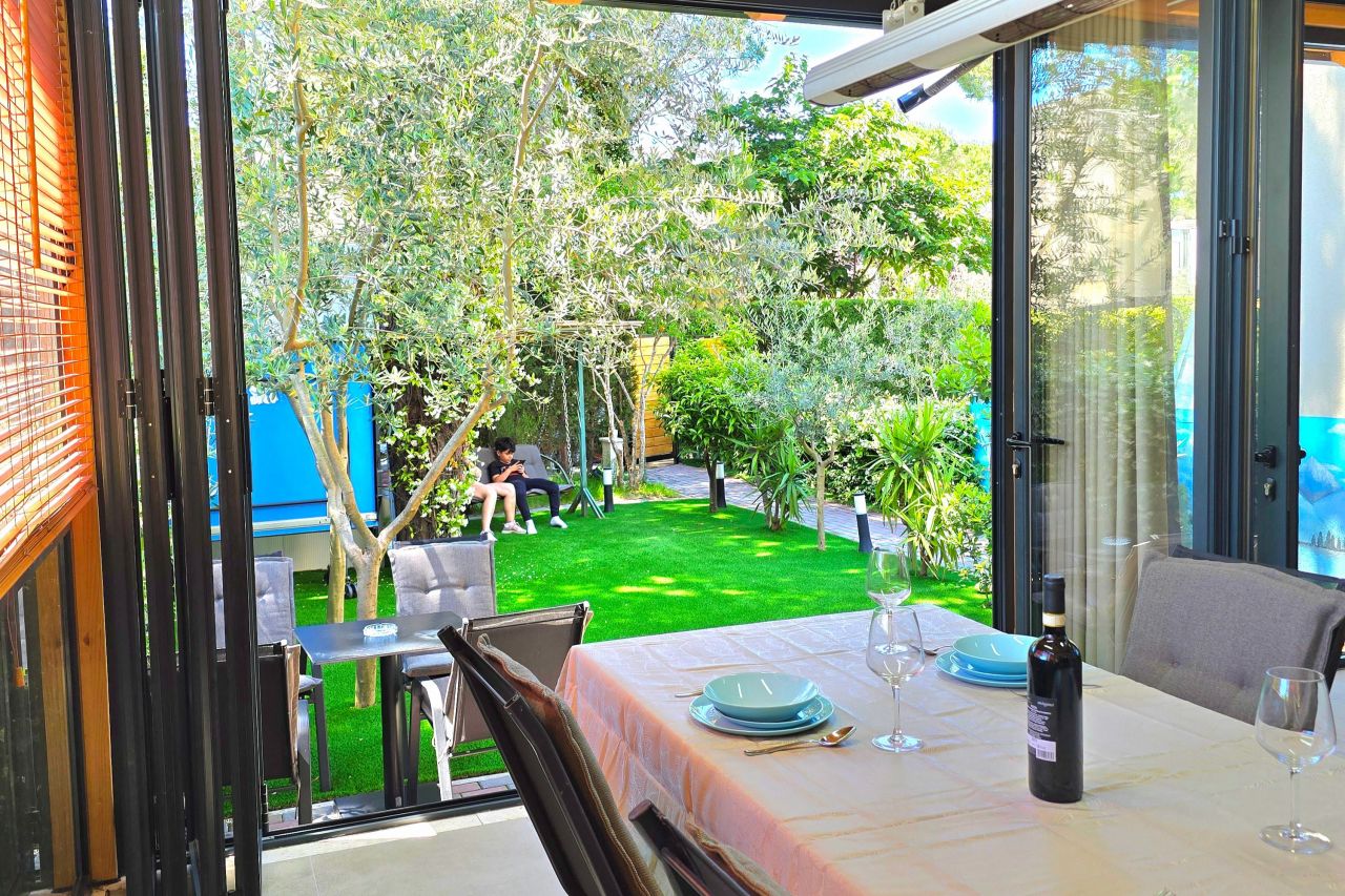 21 Lalzit Bay, 2015, Durres, Albania