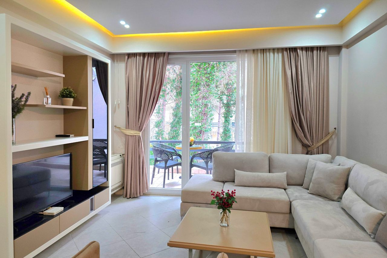 21 Lalzit Bay, 2015, Durres, Albania