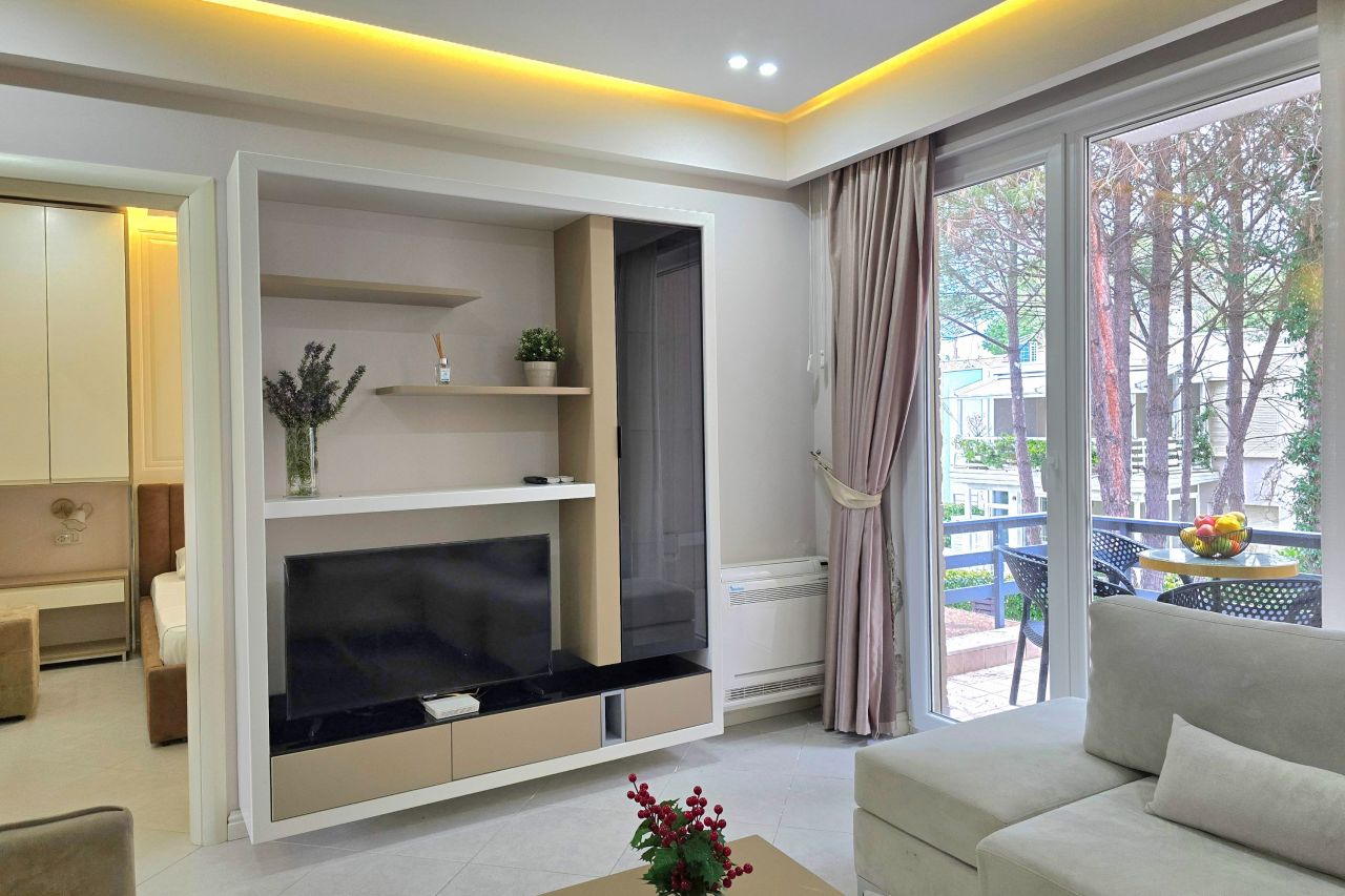 21 Lalzit Bay, 2015, Durres, Albania