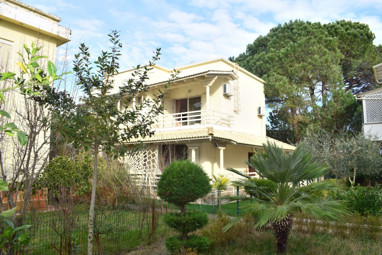 Дом для отдыха с садом в аренду в Gjiri I Lalzit