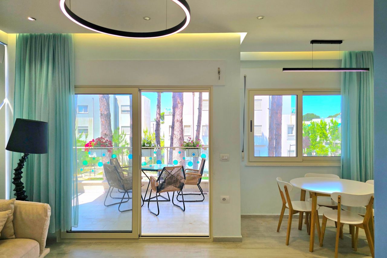 21 Lalzit Bay, 2015, Durres 