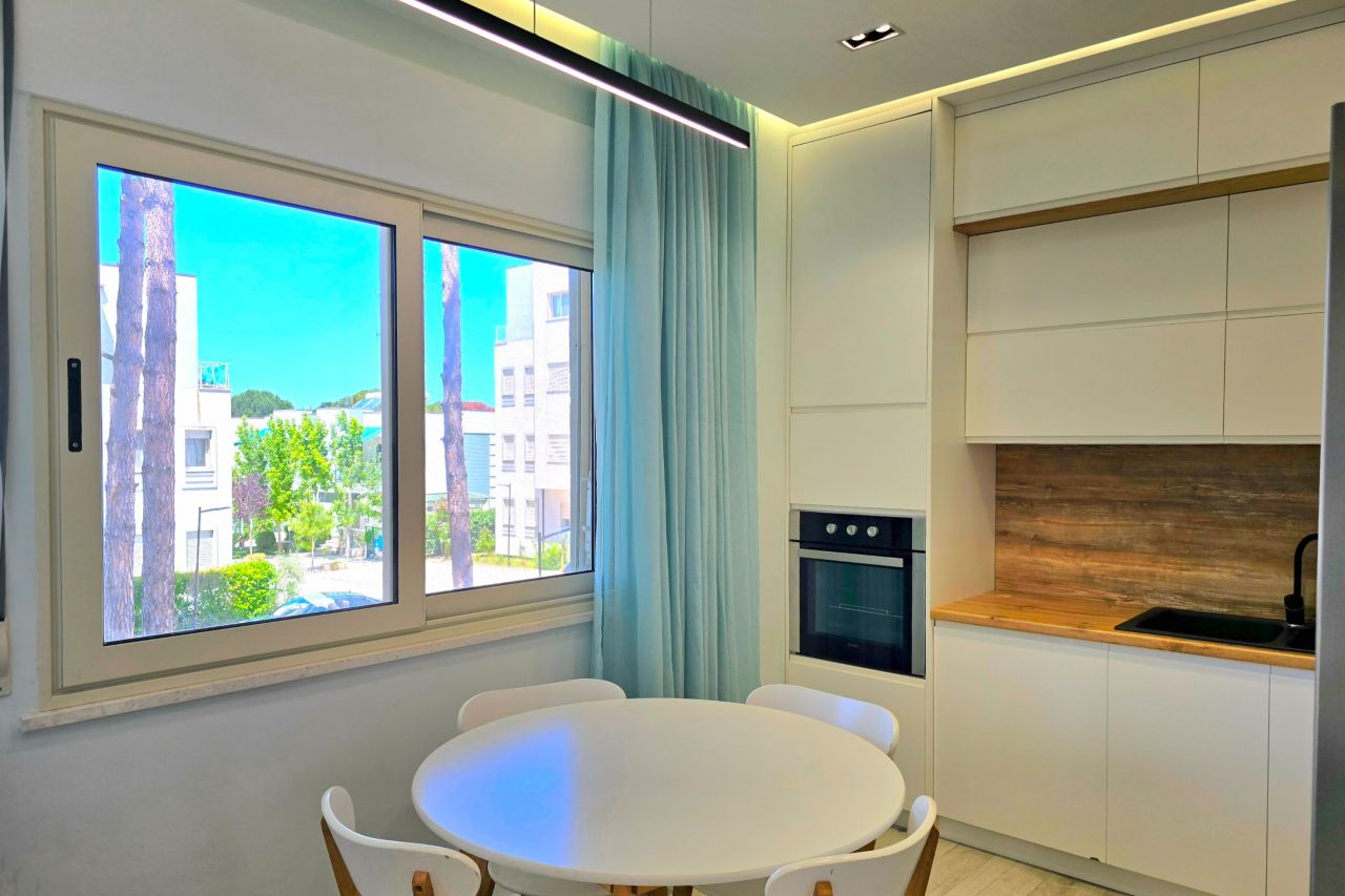 21 Lalzit Bay, 2015, Durres 