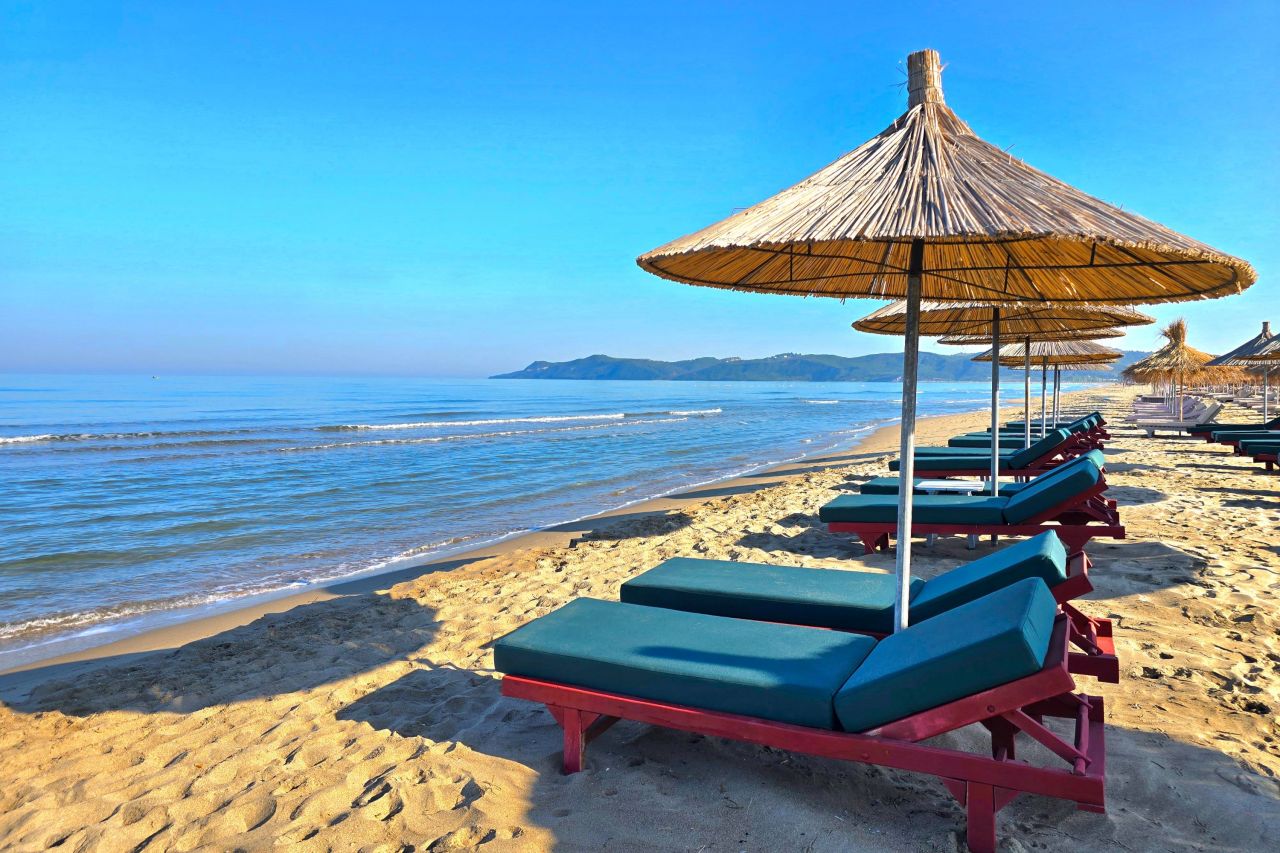 21 Lalzit Bay, 2015 Durres, Albania