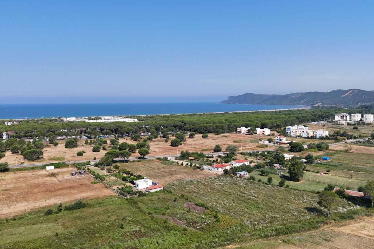 21 Lalzit Bay, 2015, Durres, Albania