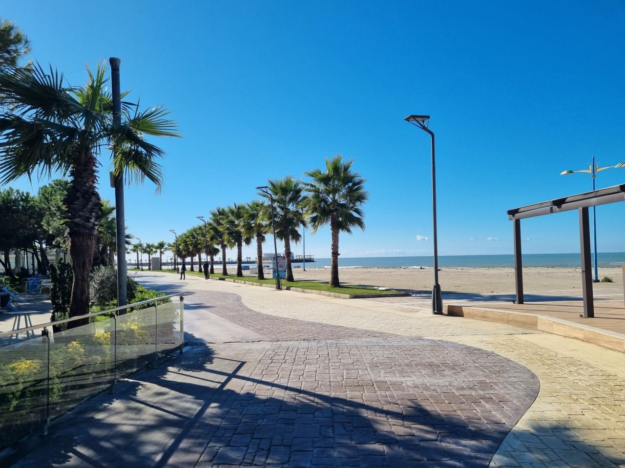 12 Golem, Durres 2504