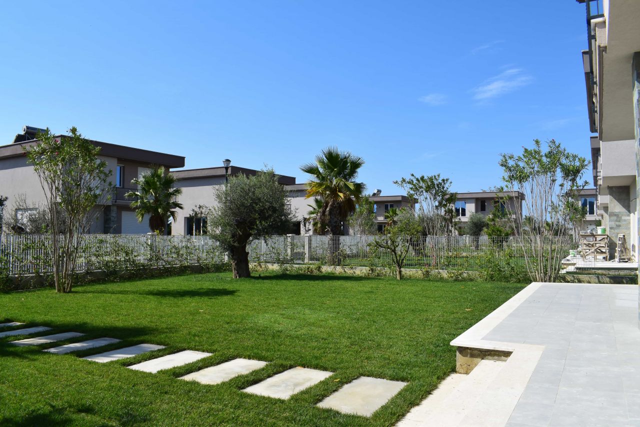 Villa Til Salgs I Lalzit Bay Durres Albania, Beliggende I Et Godt Område, Med Panoramautsikt