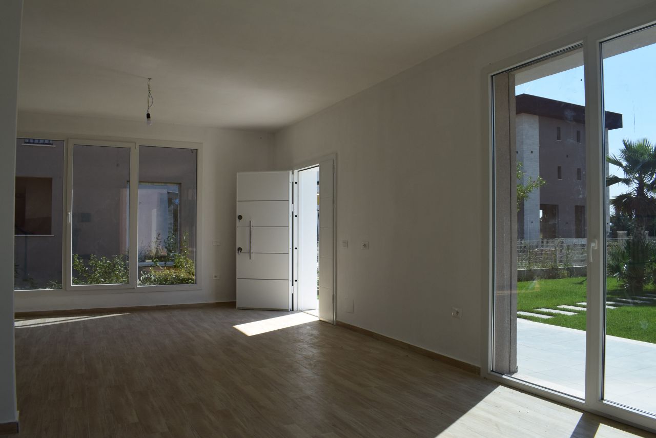 Villa Zum Verkauf In Lalzit Bay Durres Albanien, In Einer Guten Gegend Gelegen, Mit Panoramablick