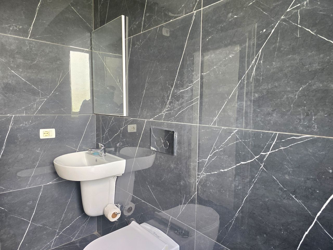 21 Kawalerka Na Sprzedaż W Zatoce Lalzit Durrës Albania