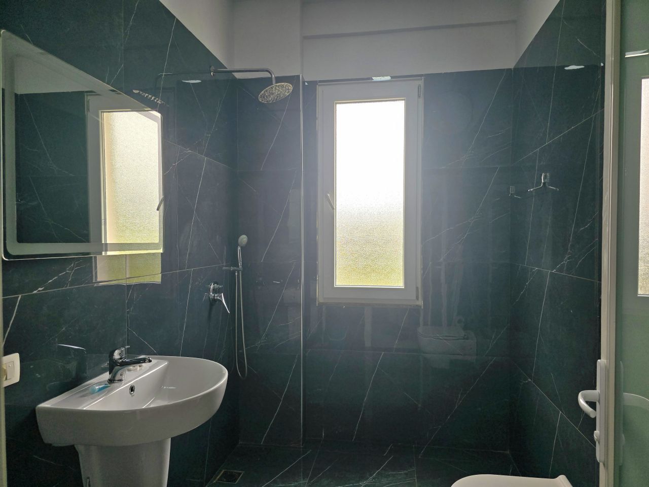 Nieruchomości Blisko Morza Na Sprzedaż W Zatoce Lalzit Albania