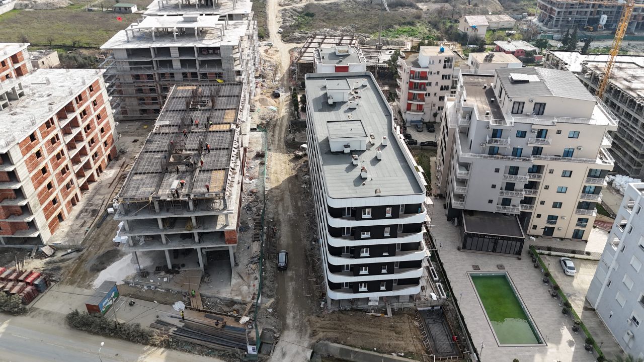 Appartamento con due camere da letto e ampia veranda in vendita Golem Durazzo Albania