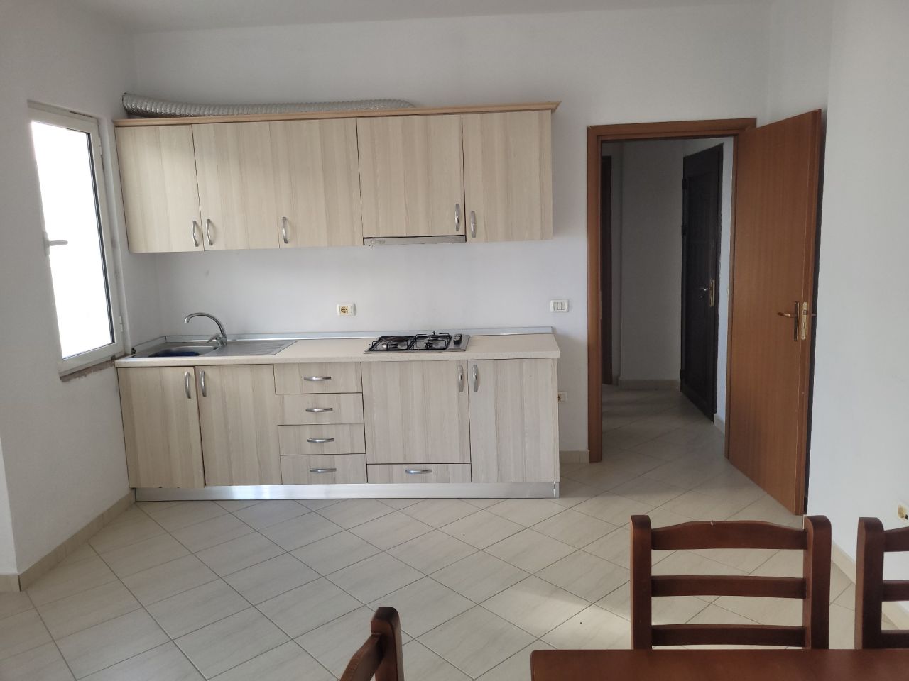 Apartament Per Shitje Ne Durres Shqiperi, I Pozicionuar Ne Nje Zone Te Qete, Prane Plazhit