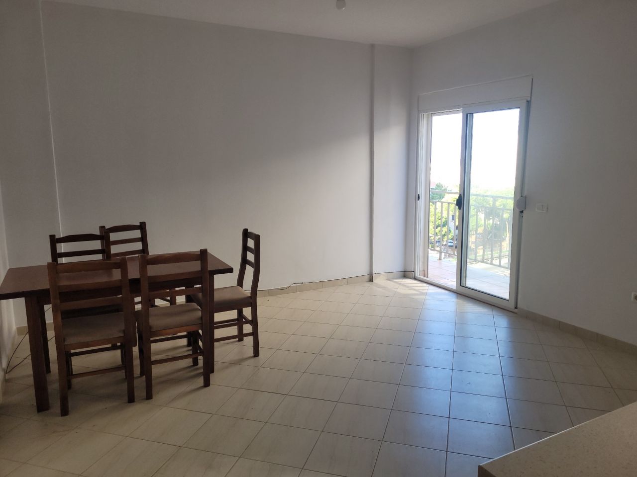 Apartament Per Shitje Ne Durres Shqiperi, I Pozicionuar Ne Nje Zone Te Qete, Prane Plazhit