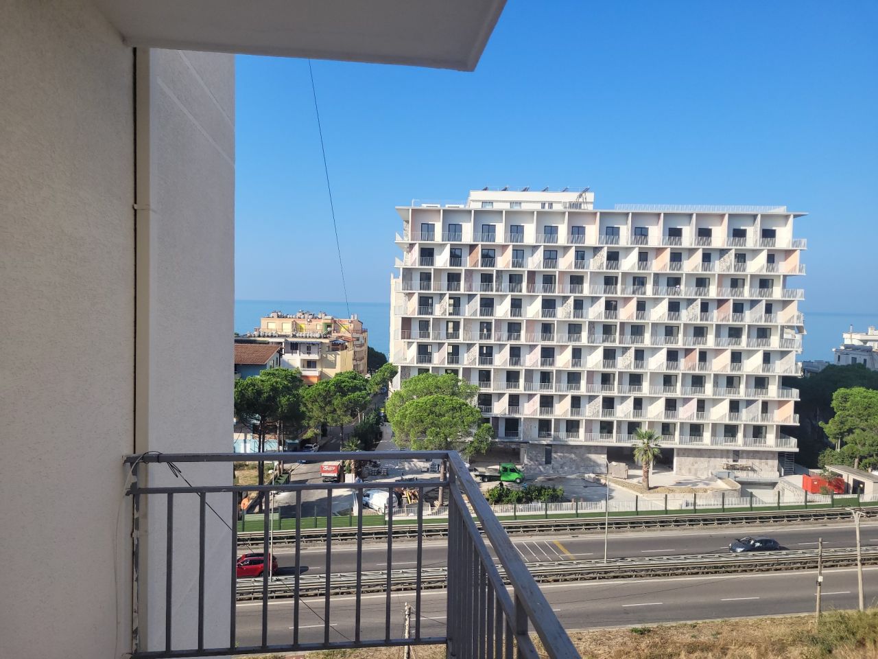 Квартира на продажу в Дурресе, Албания, расположена в тихом районе, недалеко от пляжа