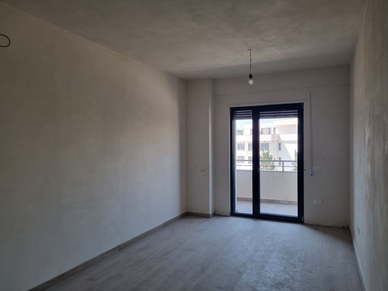Apartament Per Shitje Ne Mali Robit Golem Durres Albania, Ndodhet Ne Nje Zone Te Qete, Prane Plazhit