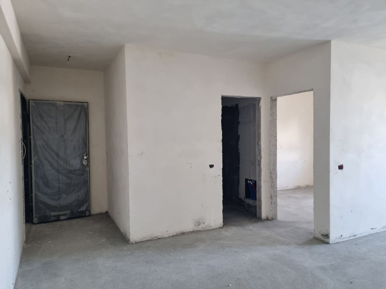 Wohnung Zum Verkauf In Mali Robit Golem Durres Albanien, In Einer Ruhigen Gegend, Nahe Dem Strand Gelegen