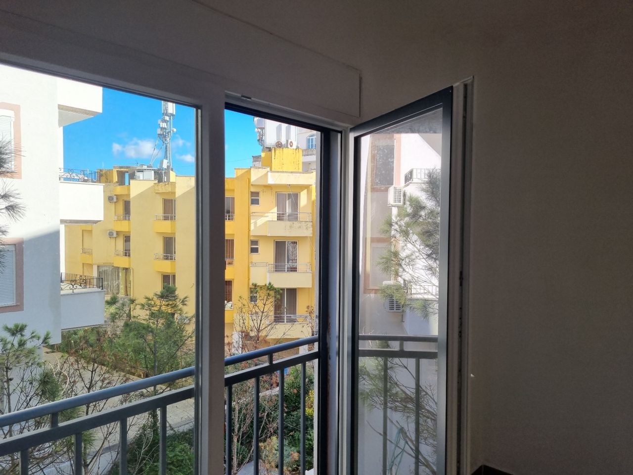 Wohnung Zum Verkauf In Qerret Durres, Albanien, In Einer Guten Gegend, Nahe Dem Strand