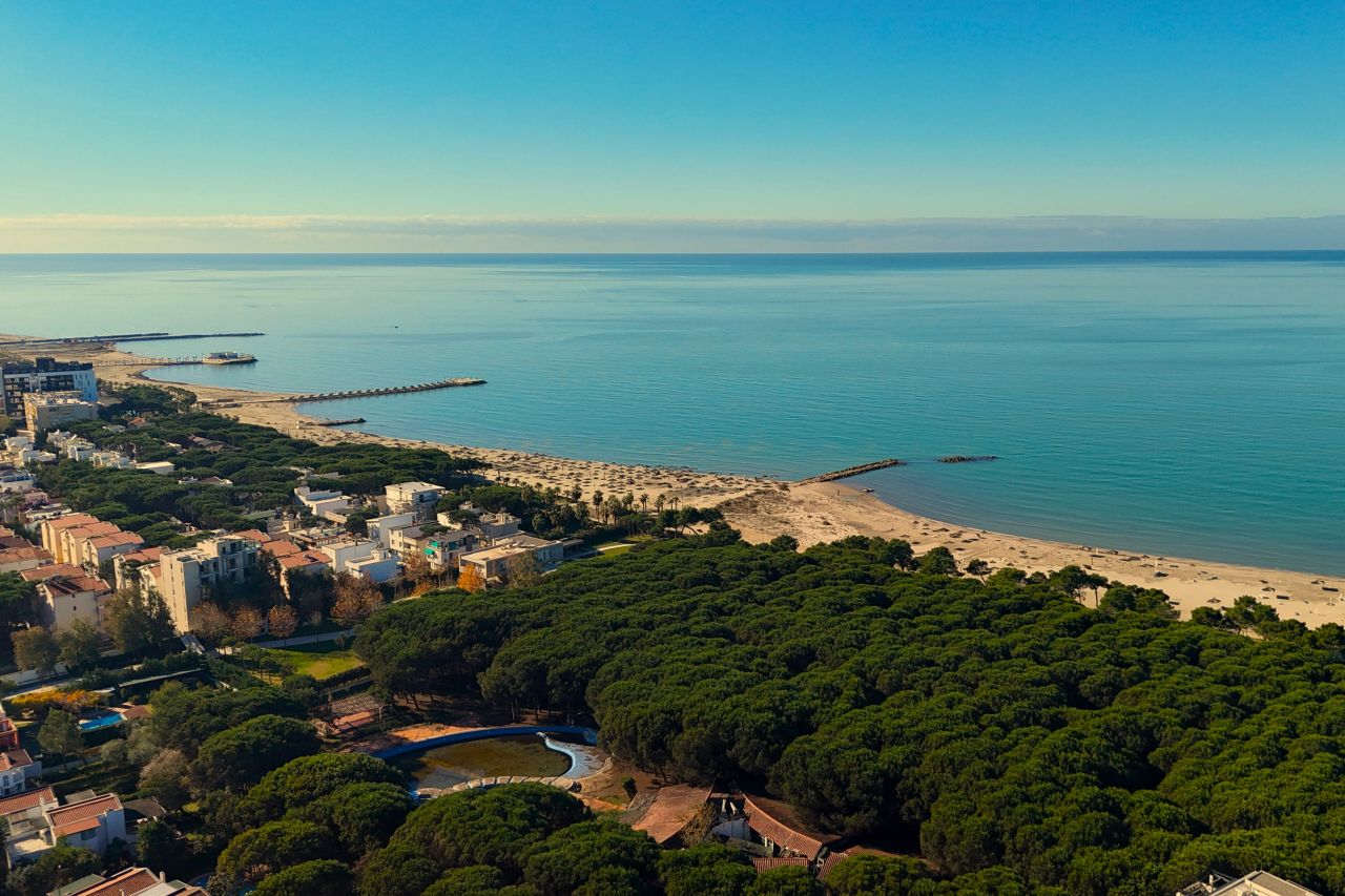 Lakás Eladó Qerret Durres Albániában, Jó Környéken, A Strand Közelében