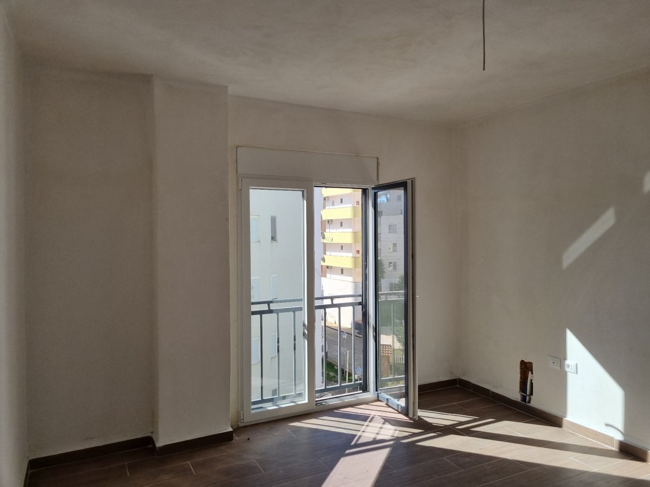 Apartament Per Shitje Ne Qerret Durres Shqiperi, Pozicionuar Ne Nje Zone Te Mire, Prane Plazhit
