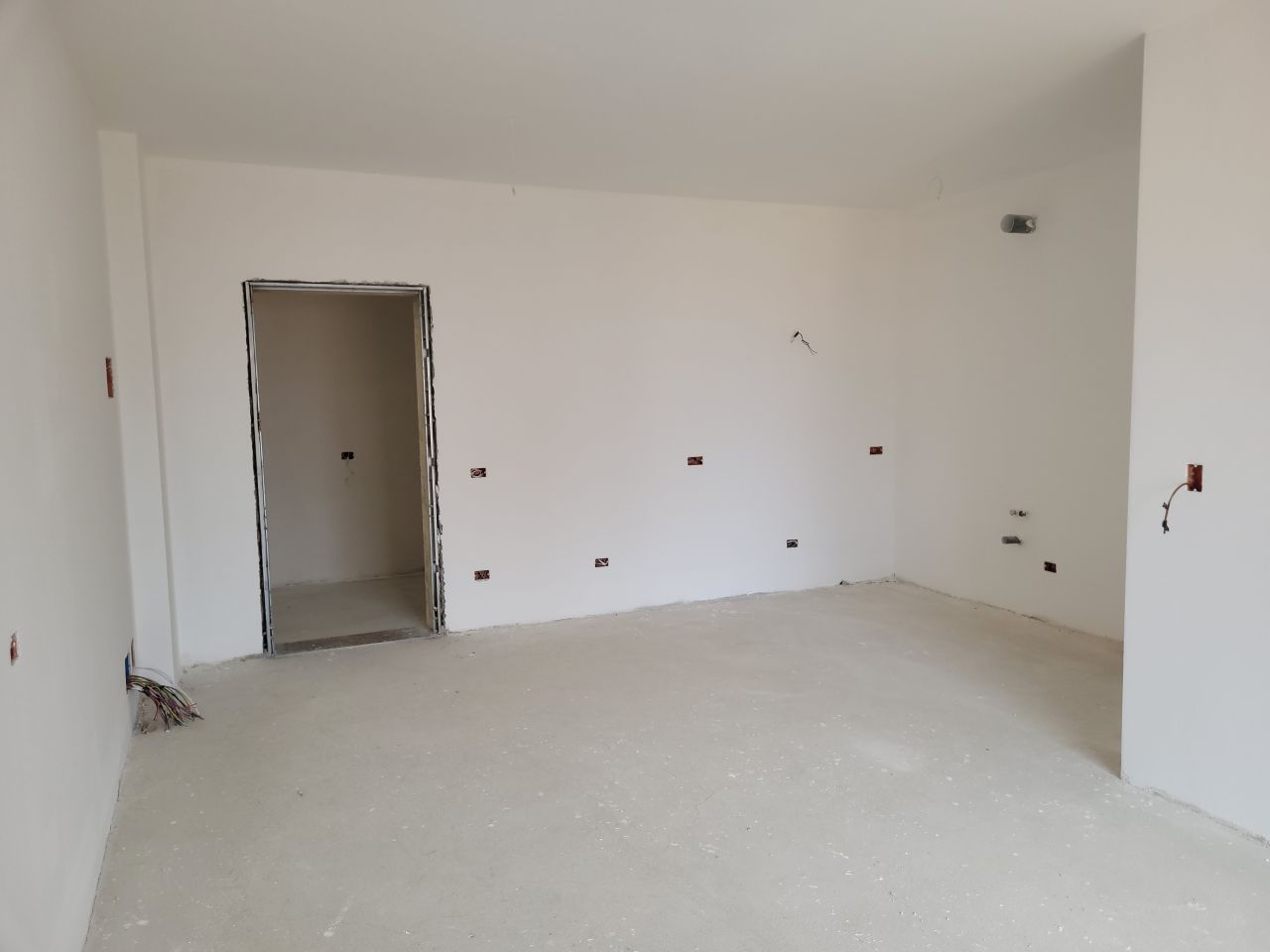 Apartament per Shitje ne Golem Durres Vetem Pak Metra Larg Detit