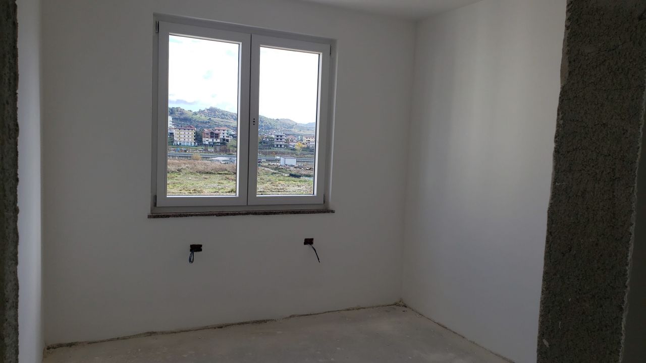 Két hálószobás lakás eladó Golem Durres-ben, Albániában