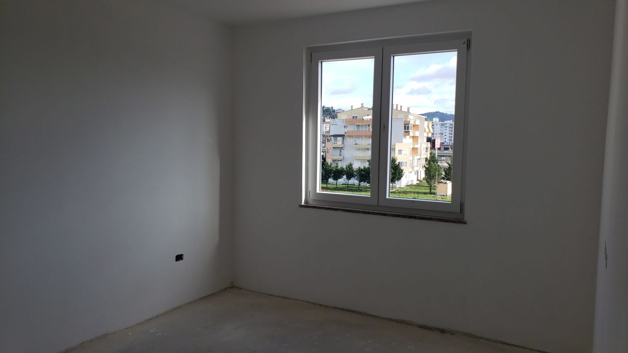 To-roms leilighet til salgs i Golem Eiendom til salgs i Durres Albania
