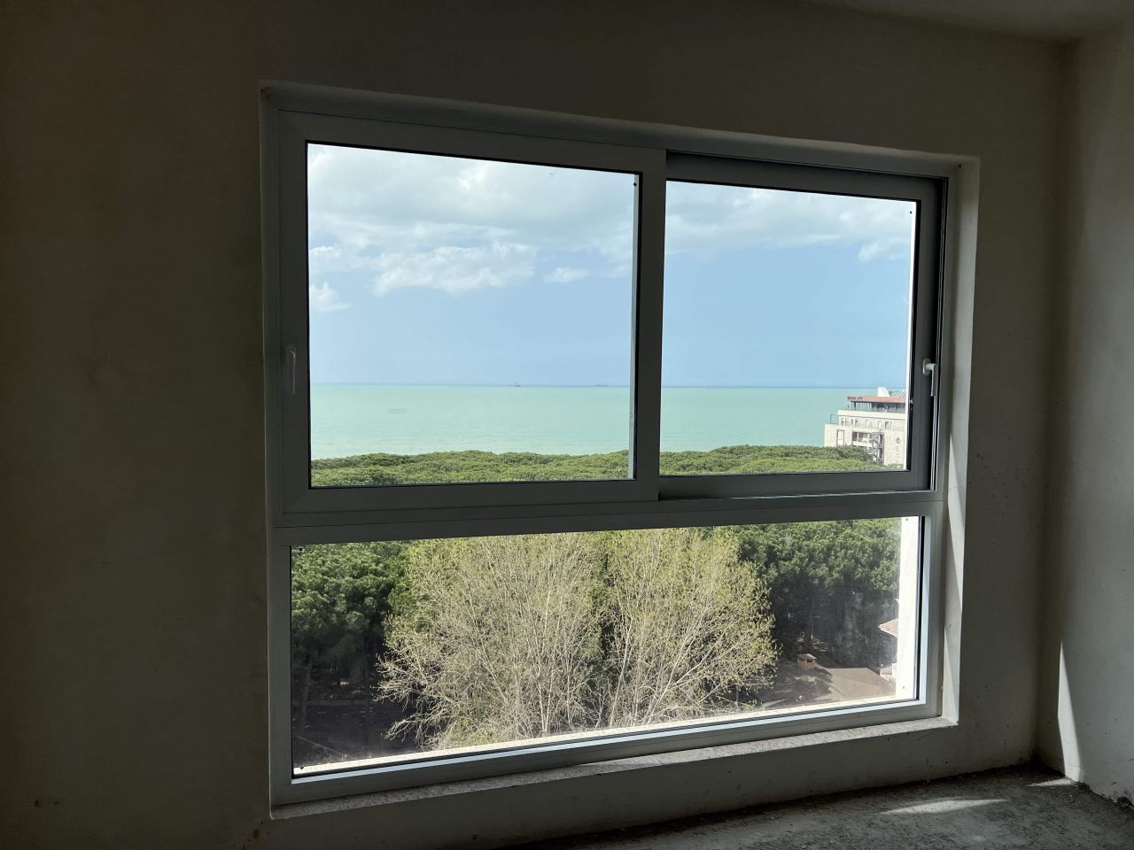 28 Golem, Durres 2504