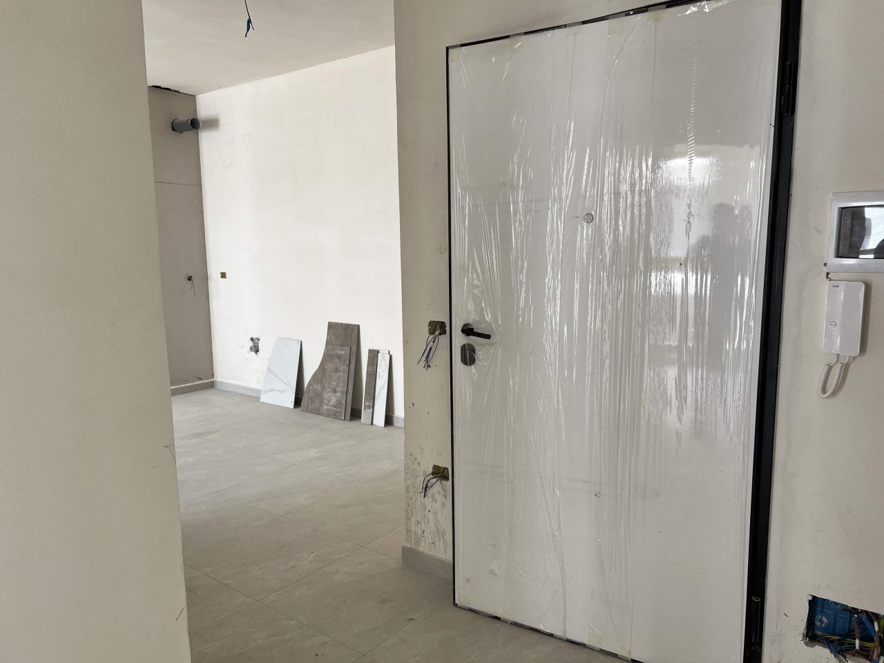 Apartamente te Reja Ne Nje Objekt Ne Ndertim Per Shitje Ne Golem Vetem Pak Metra Nga Deti 