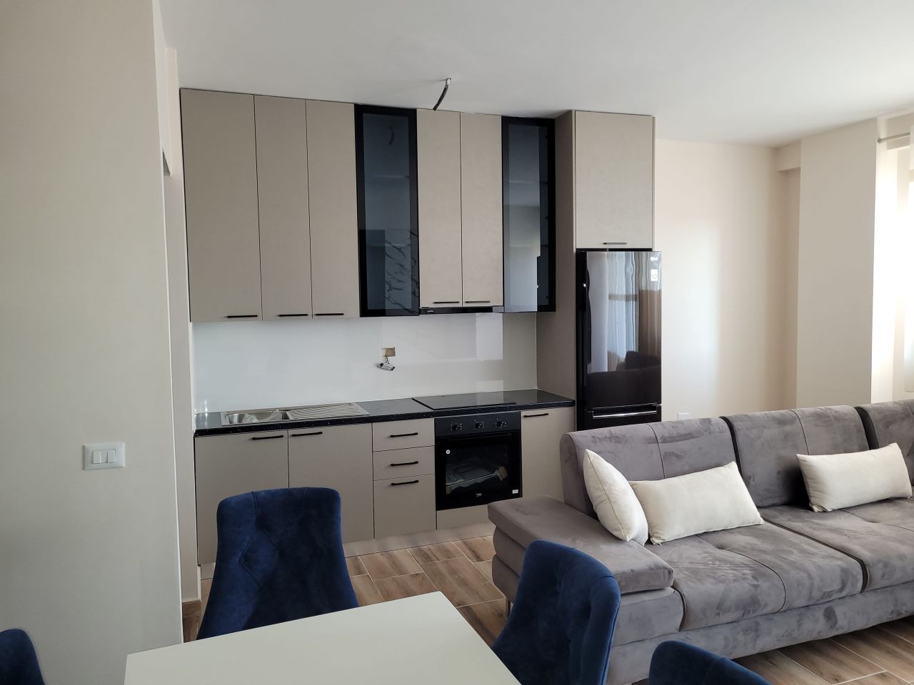 Apartment Mit Einem Schlafzimmer Zum Verkauf In Golem Durrës Möbliert Nur Wenige Meter Vom Meer Entfernt