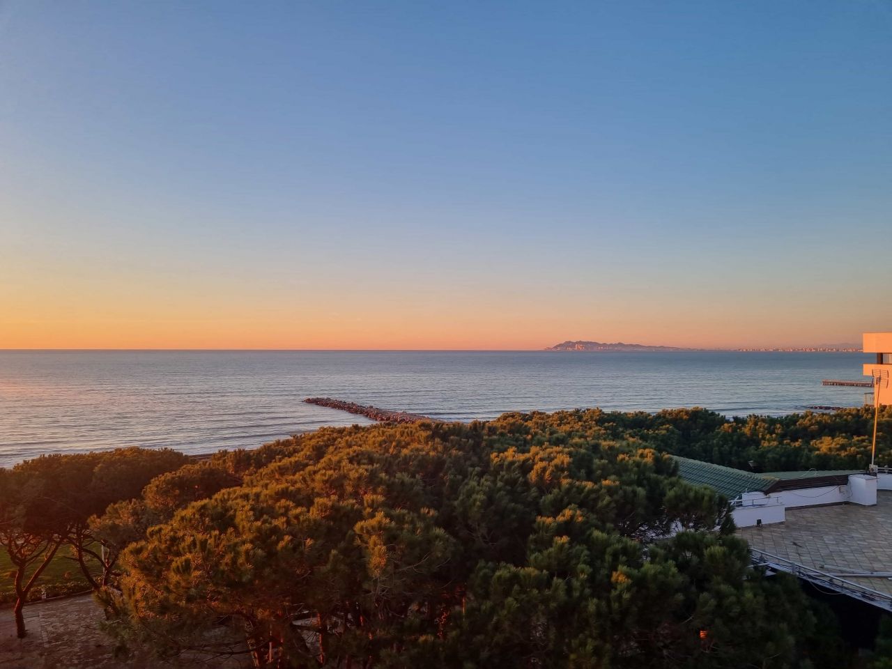 Квартиры отличного качества на продажу в Големе Дуррес Албания строящиеся с видом на море