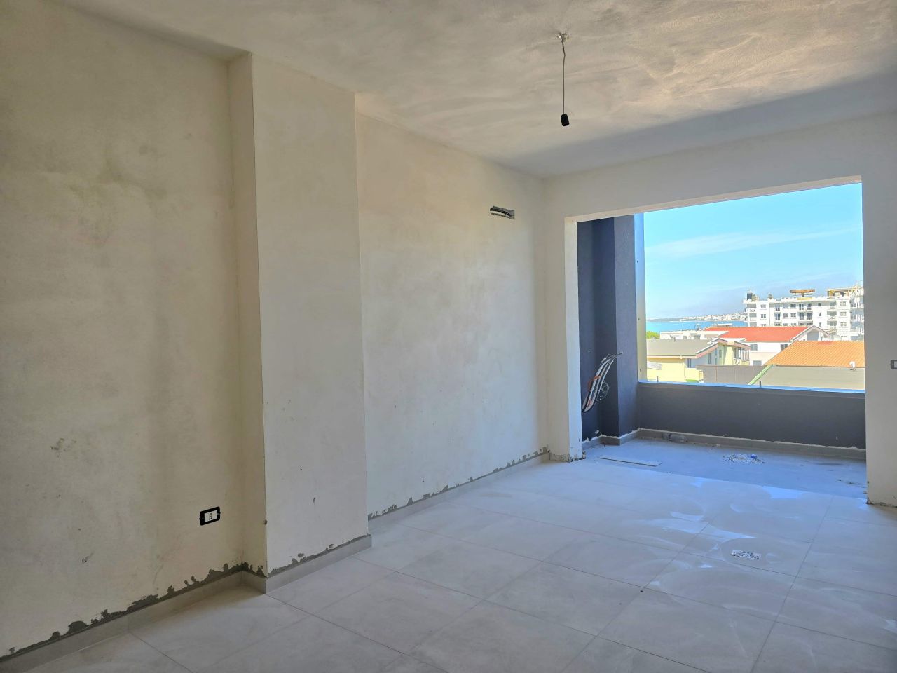 12 Golem, Durres 2504