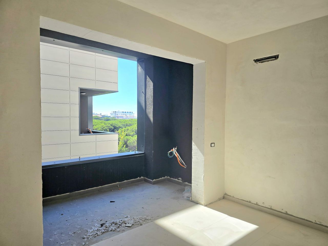 12 Golem, Durres 2504