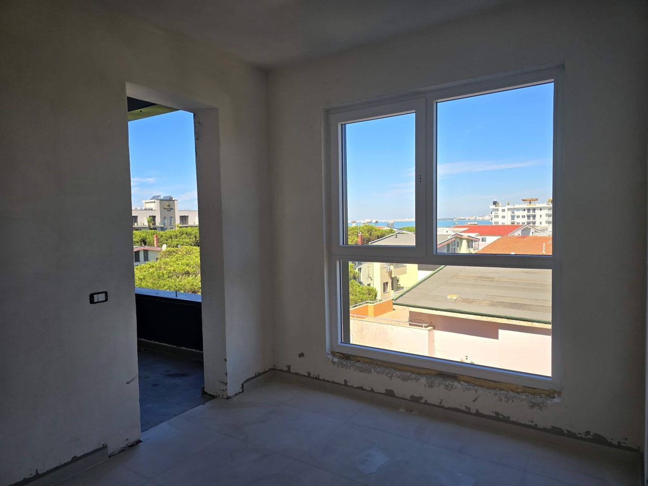 12 Golem, Durres 2504