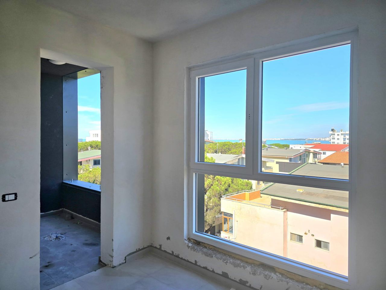 12 Golem, Durres 2504