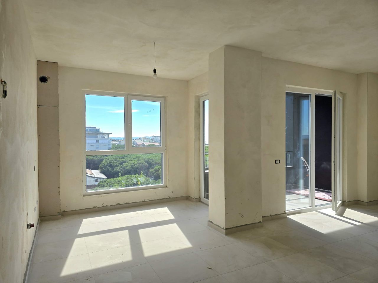 12 Golem, Durres 2504