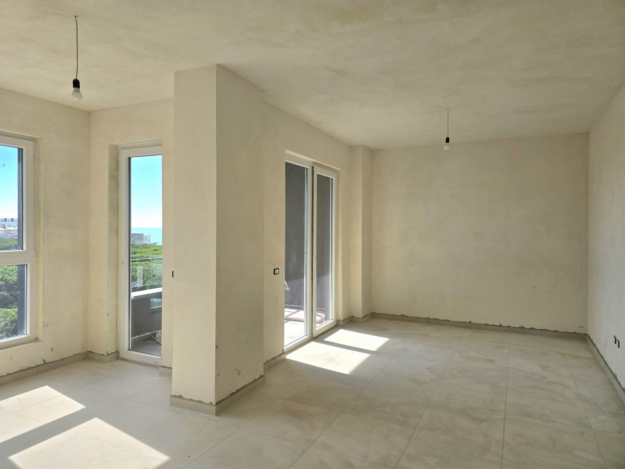 12 Golem, Durres 2504